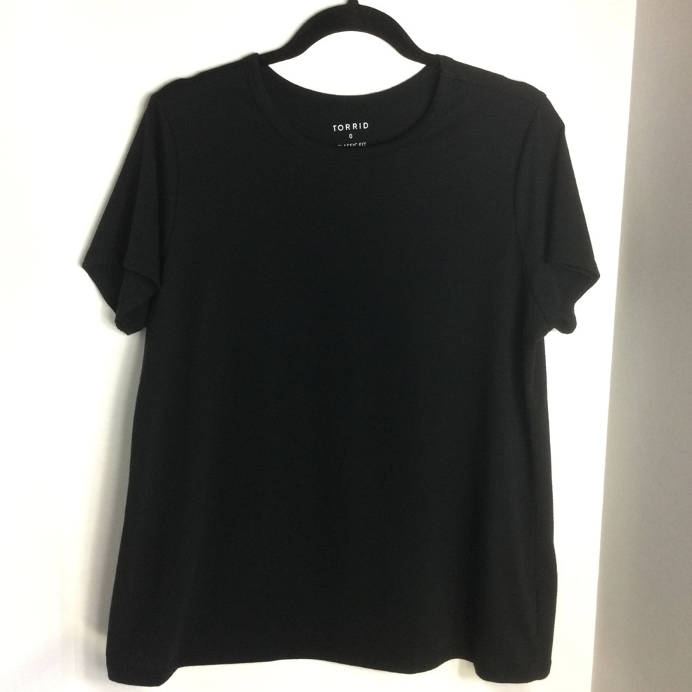 TORRID WOMENS CLASSIC FIT SHORT SLEEVE T-SHIRT TOP        SIZE 0 (US SIZE LARGE)